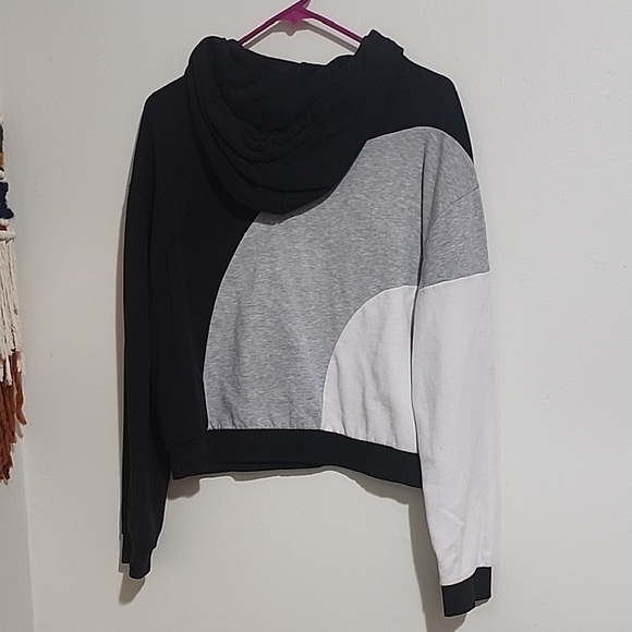 The North Face Black, Gray, and White Hoodie - Picture 4 of 4